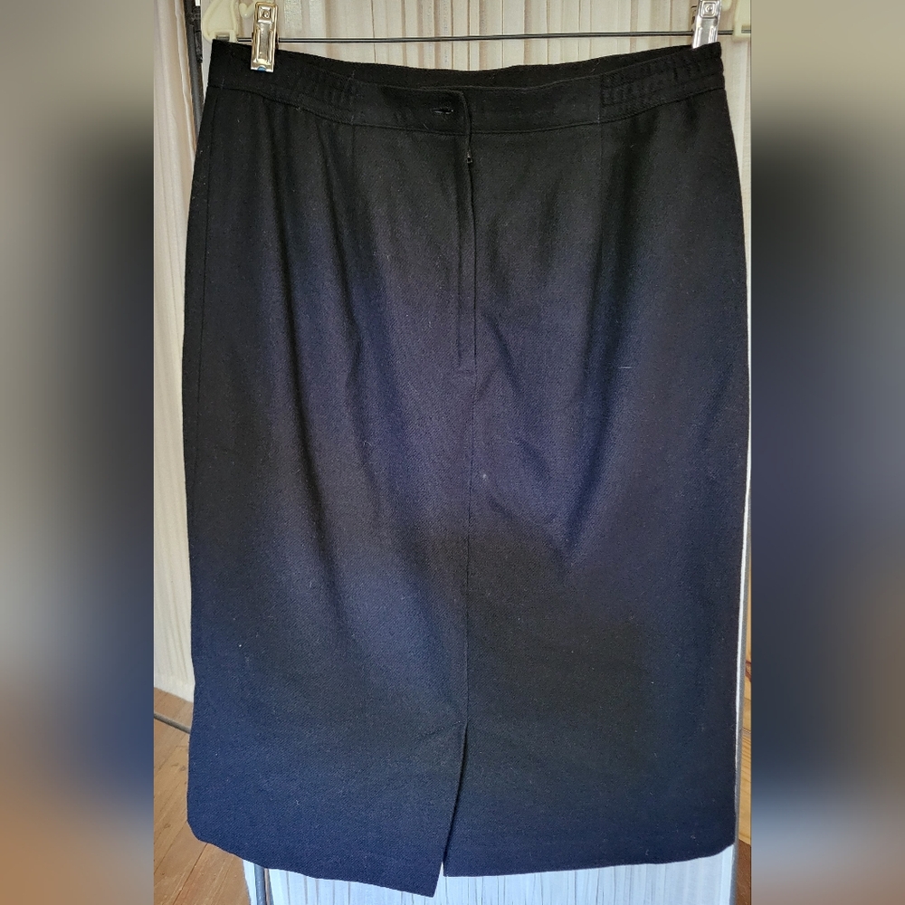 100% wool SAG HARBOR black skirt Size 12